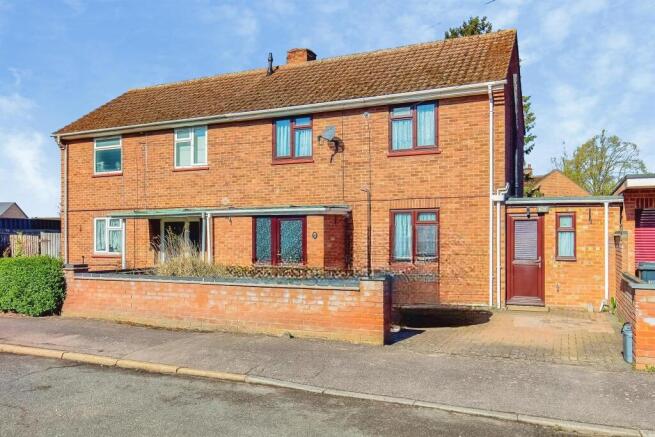 2 bed property, in Beech Grove, £250,000