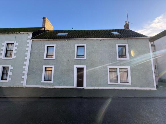 5 bed property, in Church Street, £220,000