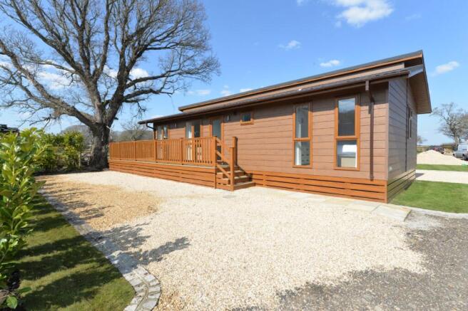 2 bed property, in Milford Road, £199,950