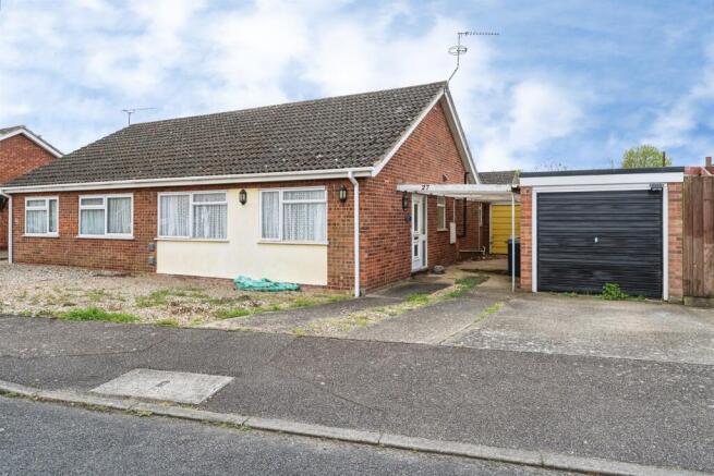 2 bed property, in Blackbird Road, £170,000
