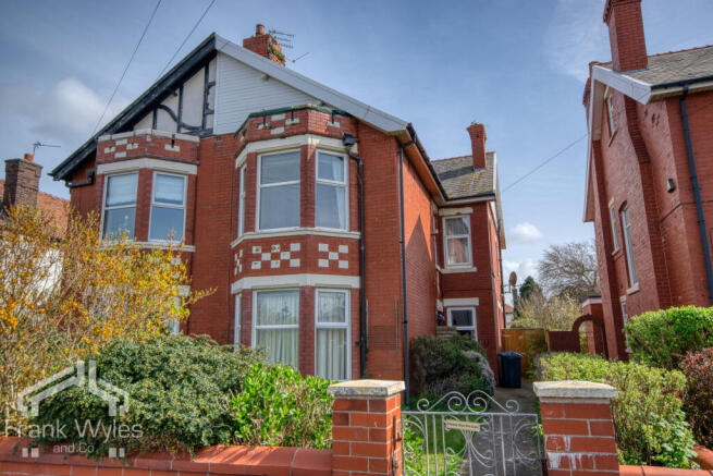 4 bed property, in Dorset Road, £330,000