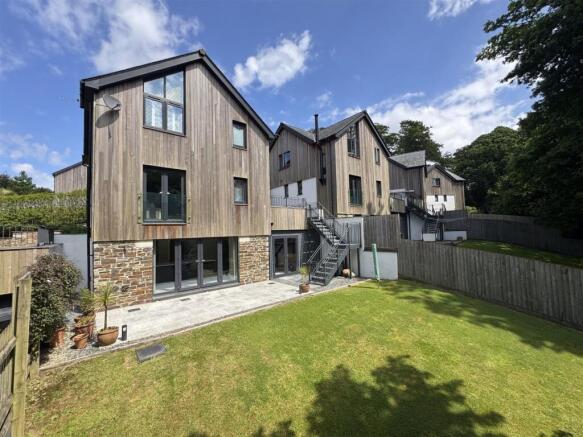 4 bed property, in Cornelius Drive, £600,000