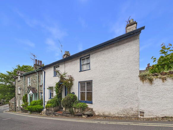 3 bed property, in Springwell Cottage, £585,000