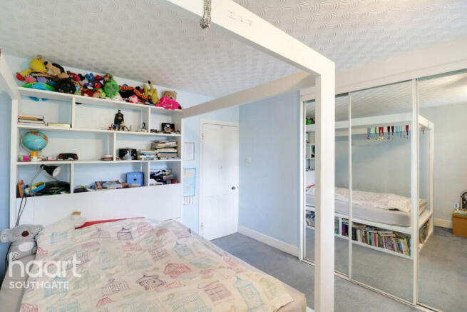 3 bed property, in Trent Gardens, £650,000