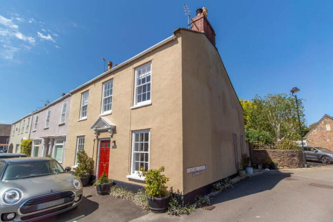 3 bed property, in Broad Street, £570,000
