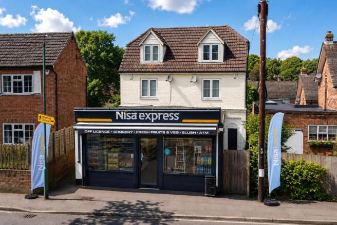 2 bed property, in Winkfield Road, £220,000