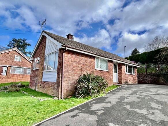 3 bed property, in Coomb Drive, £239,950