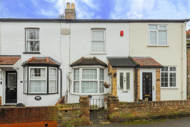 2 bed property, in Culvert Lane, £425,000