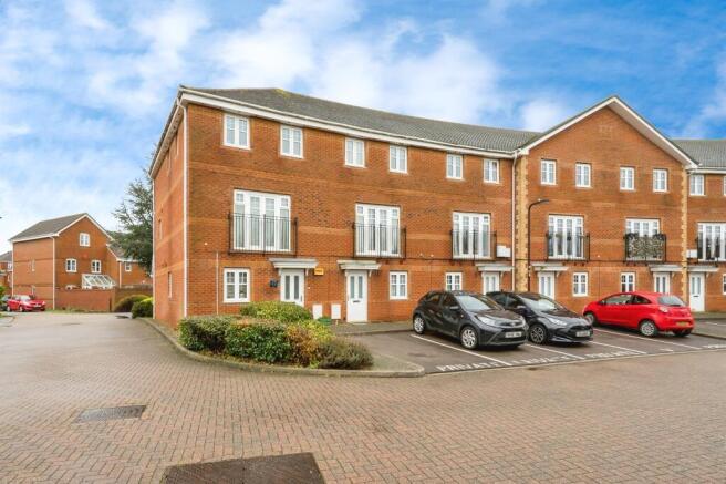 1 bed property, in Bright Wire Crescent, £150,000