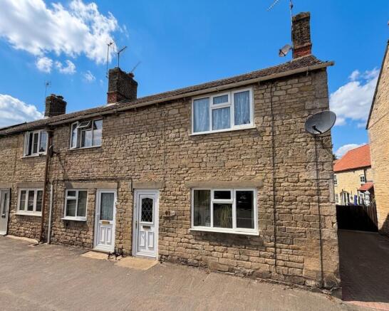 3 bed property, in Ermine Street, £185,000