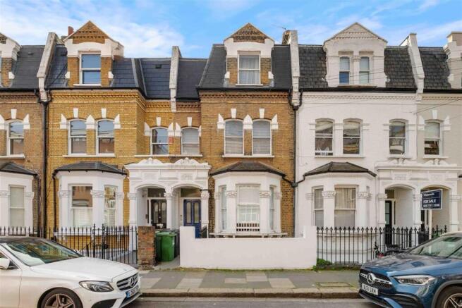 2 bed property, in Chesilton Road, £650,000