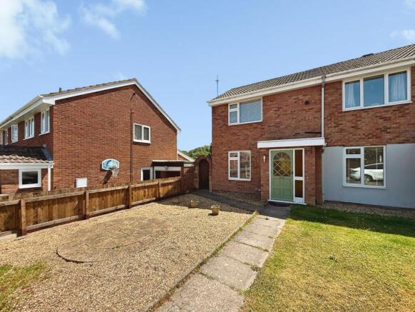 2 bed property, in Ashmore Crescent, £169,950