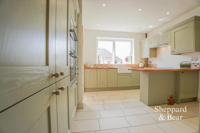 3 bed property, in Ball Road, £360,000