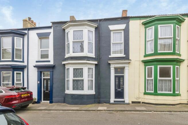 3 bed property, in Catherine Street, £125,000
