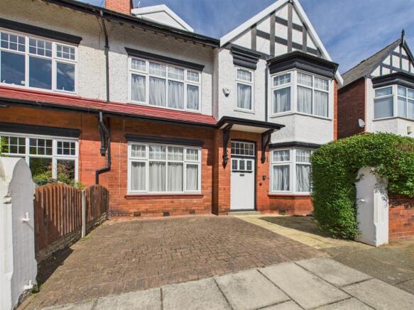 6 bed property, in Dovedale Road, £380,000