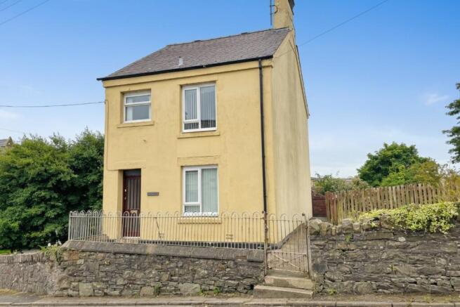 3 bed property, in Bridge Street, £160,000