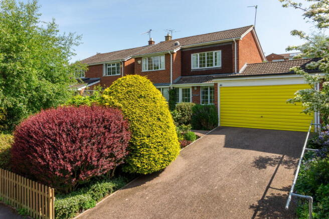 4 bed property, in Bramcote Road, £420,000