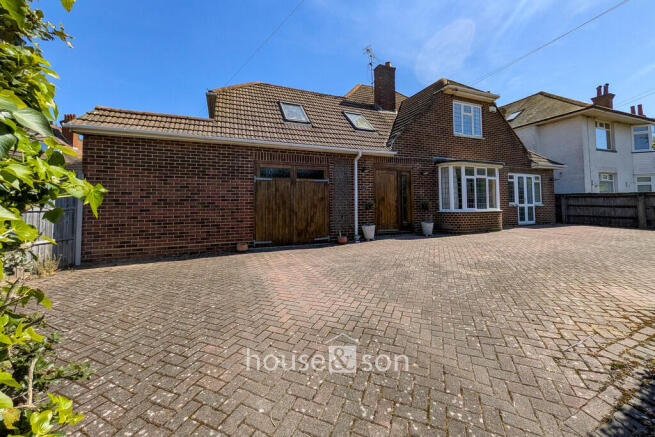 4 bed property, in St. Ledgers Road, £575,000