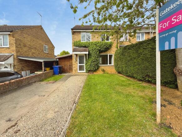3 bed property, in Marlborough Close, £270,000