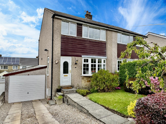 3 bed property, in Branshaw Grove, £210,000