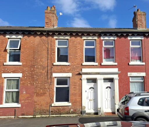 2 bed property, in 35 Bedford Road, £20,000