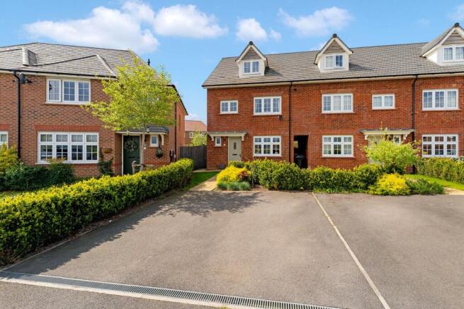 4 bed property, in Merlin Close, £495,000