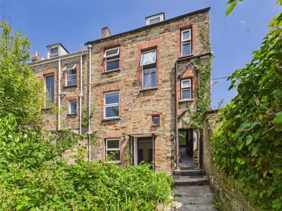 5 bed property, in Berrycoombe Road, £135,000