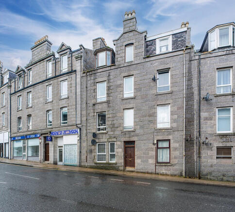 1 bed property, in Esslemont Avenue, £55,000