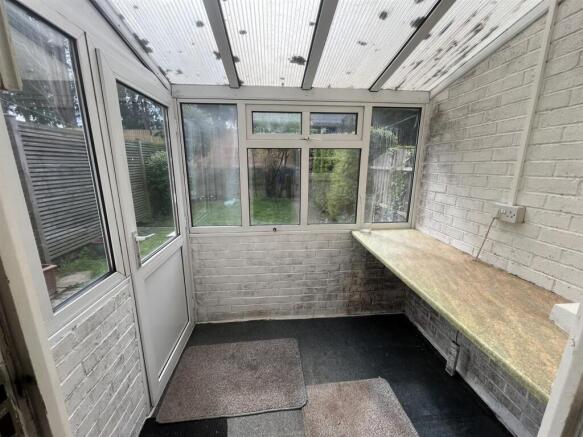2 bed property, in Portia Close, £214,000