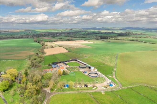 5 bed property, in Hanging Hill Farm, £1,250,000