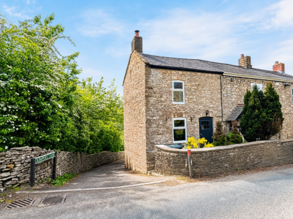 2 bed property, in Chewton Hill, £275,000