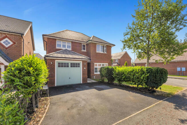 4 bed property, in Whitley Drive, £400,000
