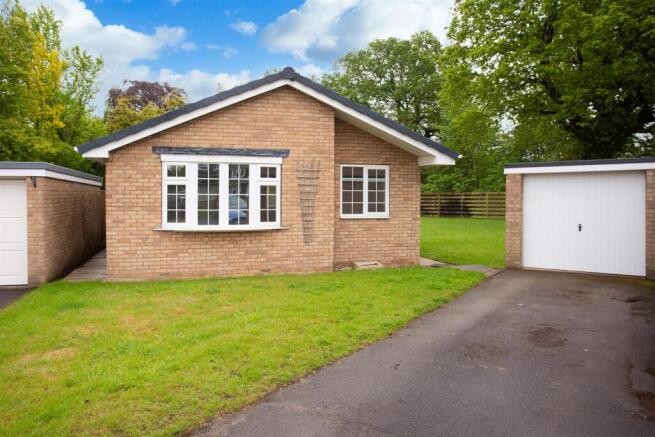 2 bed property, in Whin Close, £300,000