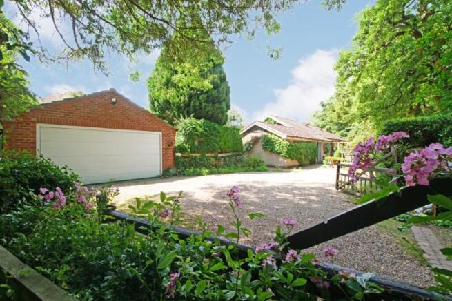 4 bed property, in Mill Lane, £550,000