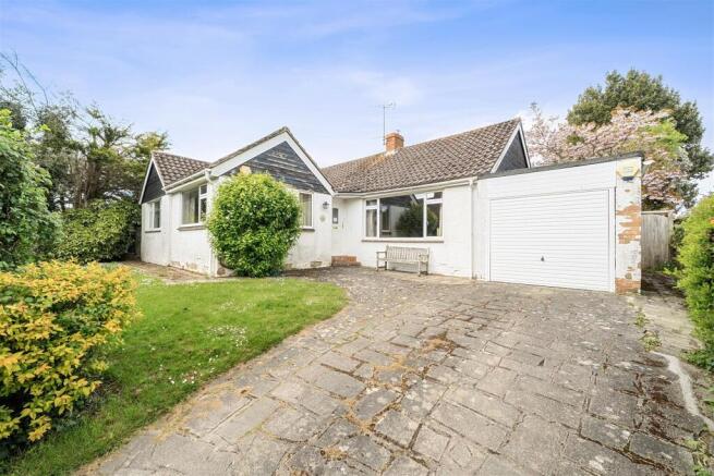 3 bed property, in Poling, £500,000