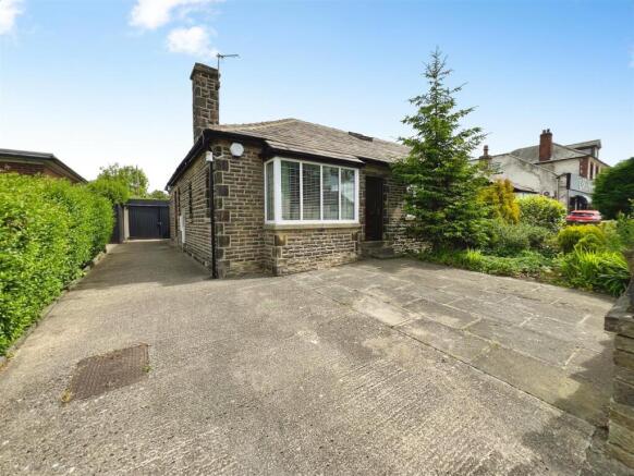 3 bed property, in Wrose Road, £235,000