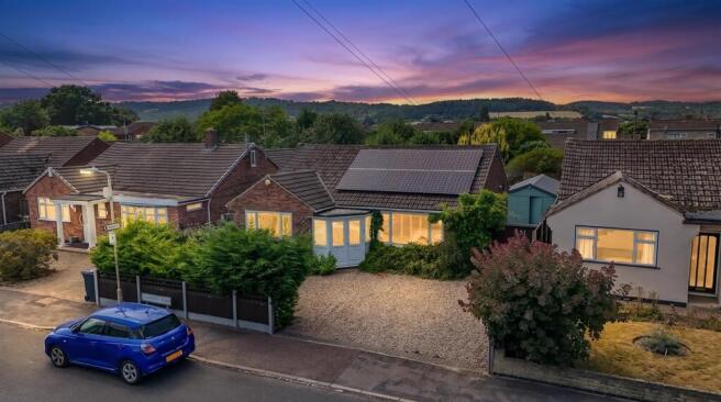 3 bed property, in Grasmere Road, £350,000