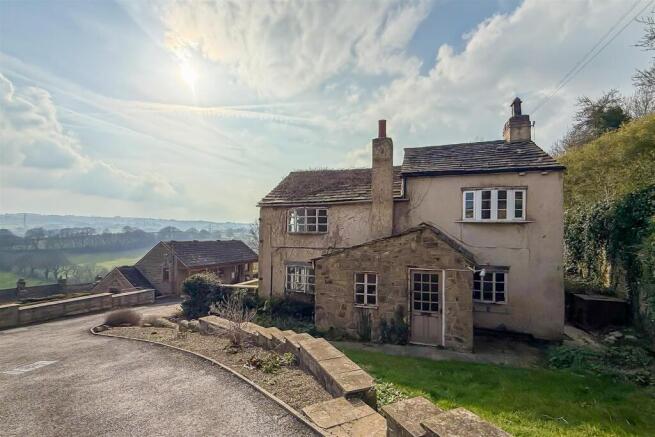 3 bed property, in High Street, £150,000
