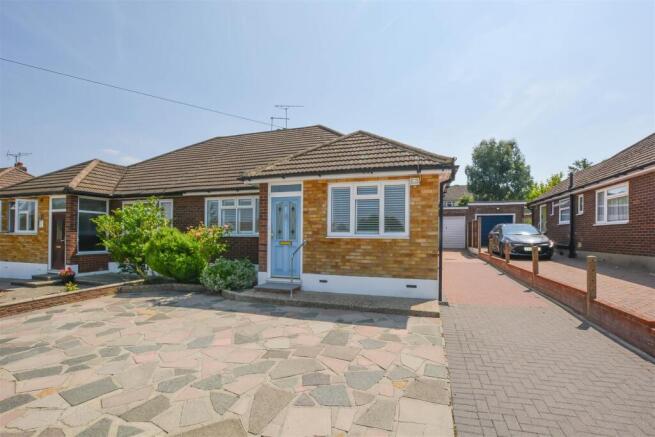 3 bed property, in Westbourne Drive, £475,000