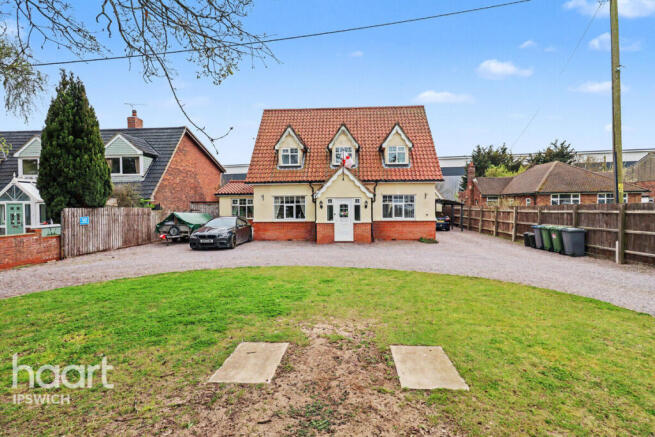 5 bed property, in Felixstowe Road, £675,000