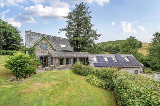 5 bed property, in Llanafanfawr, £850,000