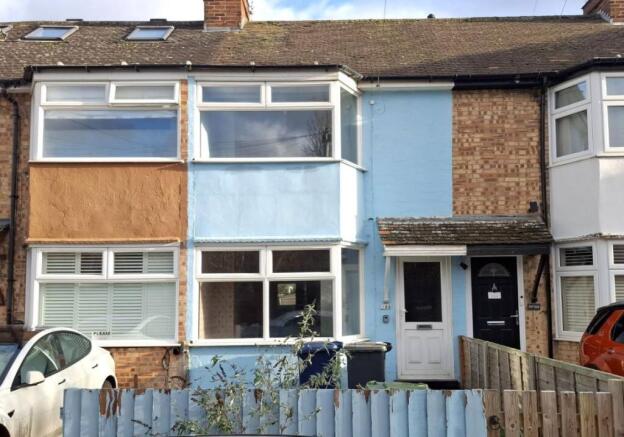 2 bed property, in 168 Cromwell Road, £290,000