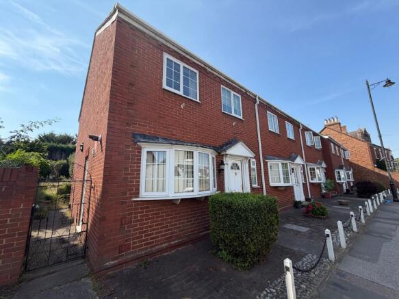 3 bed property, in Dunstable Street, £350,000
