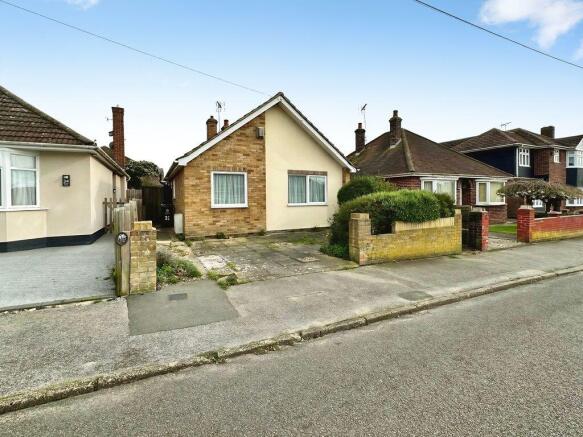 2 bed property, in Richard Avenue, £260,000