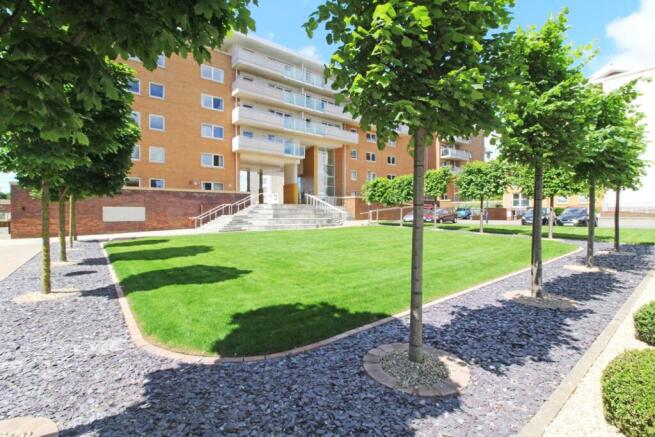 1 bed property, in Heol Glan Rheidol, £130,000