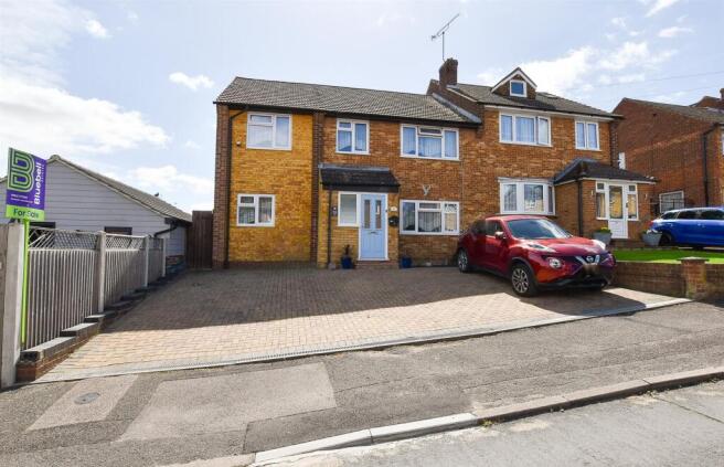 5 bed property, in Godden Road, £475,000