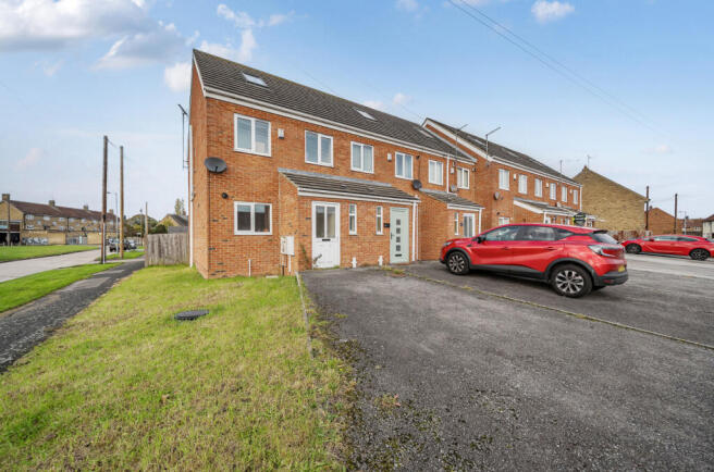3 bed property, in Douglas Road, £90,000