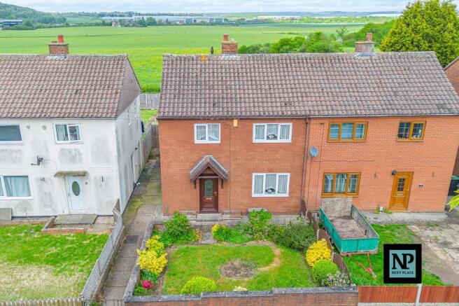 3 bed property, in Barn Close, £240,000