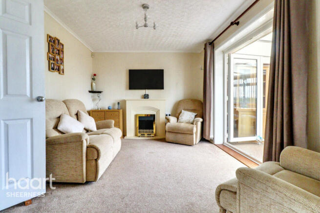 2 bed property, in Foxley Road, £285,000