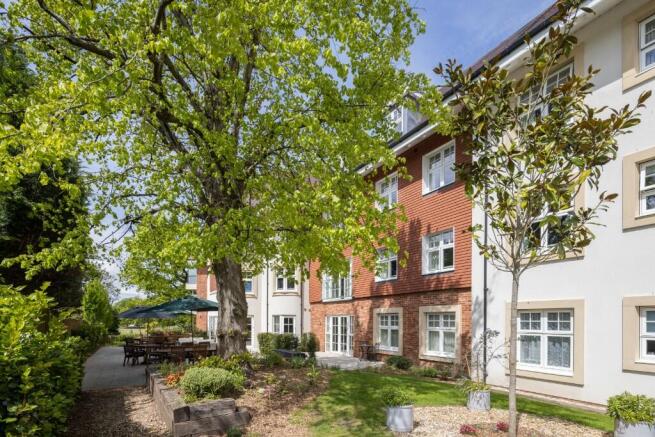 1 bed property, in Sandbanks Road, £299,950